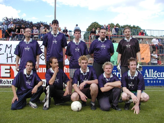 tl_files/Abseits/img/ball_ist_bunt/bib2002_sieger_lr_archiv_finale_im_karli_P6298237.jpg